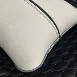 Подушка в авто для Audi Кольоровий 3D Логотип Екошкіра Сіра 1 шт (Modena) - мініатюра 2