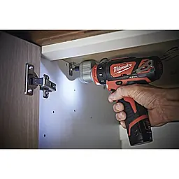 Дриль-шуруповерт акумуляторний MILWAUKEE, M12 BDDXKIT-202C, 32Нм (ЗУ, 2х2Аг, насадки, кейс) - мініатюра 4