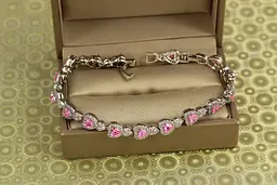 Браслет Xuping Jewelry рожеві сердечки в обідку фіанітів 17 см 7 мм сріблястий