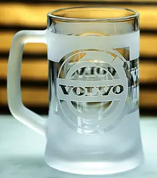 Пивний кухоль Volvo  660 мл з гравіюванням Подарунок автолюбителю  Келих з логотипом авто Вольво та легендарний слоган