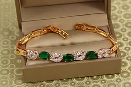Браслет Xuping Jewelry Зіркопад з зеленими каменями 19,5 см золотистий