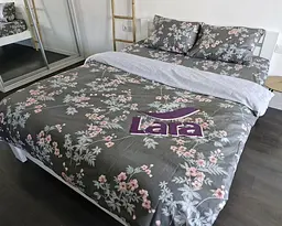 Постільна білизна LARA сатин d13267e180 з простирадлом на резинці 180х200х25 євро 200х220 см - мініатюра 3