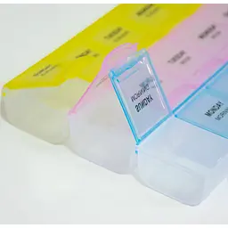 Органайзер для таблеток Weekly Pill Box 7 днів, таблетниця з 21 коміркою 12×21,5 см, пластикова, різнокольорова