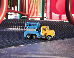 Машинка Driven Micro Вантажівка-підйомник, синій з жовтим (WH1074Z) - мініатюра 3