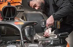 DeWALT Шурупокрут-дриль ударний аккумуляторний DeWALT McLaren F1 TEAM LIMITED EDITION 18В 2х5А·рік 90Нм 0-450·0-1650об/хв кейс ЗП 1.34кг - мініатюра 8
