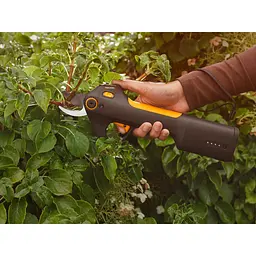 Акумуляторний секатор Fiskars ePruner M Bypass до 25 мм USB-C (1082297) - мініатюра 2