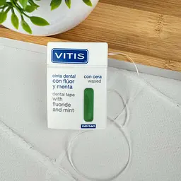 Зубна стрічка Vitis з фтором та м'ятою (у блістері) зелена 50 м - мініатюра 2