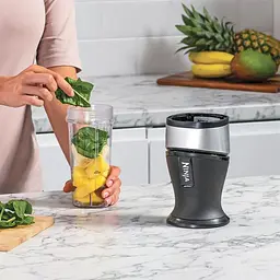 Фітнес-блендер Ninja 700W Slim Blender & Smoothie Maker QB3001EUS - мініатюра 8