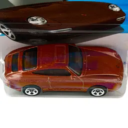 Базова машинка Hot Wheels Then and Now '96 Porsche Carrera коричнева (5785) JJJ59-N521 - мініатюра 2