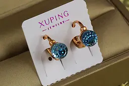 Сережки дитячі Xuping Jewelry Сваровські хамелеон багатогранність із блакитними каменями 1 см золотисті - мініатюра 2