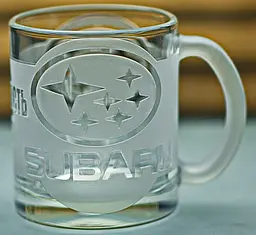 Скляна чашка Subaru Субару 320 мл з гравіюванням Подарунок автолюбителю кружка для чаю та кави з лого авто та  легендарний слоган - мініатюра 7