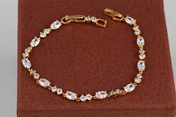 Браслет Xuping Jewelry хвилі з білими каменями 17 см 4 мм золотистий