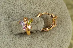 Сережки дитячі Xuping Jewelry метелик із різнокольоровими каменями 1 см золотисті - мініатюра 2