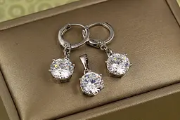 Набір Xuping Jewelry сережки та кулон білі камені 8 мм шість кріплень сріблястий