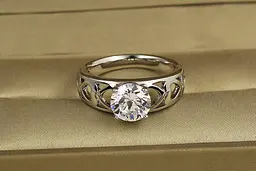 Кільце Xuping Jewelry заручальне з каменем 8 мм і серцями по боках 17 р сріблясте