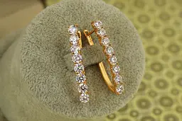 Сережки Xuping Jewelry доріжка з крупними білими каменями 3,3 см золотисті - мініатюра 2