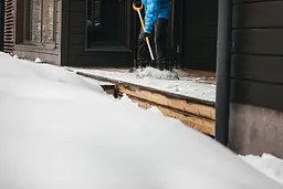 Скрепер для прибирання снігу Fiskars SnowXpert™ Snow Pusher (1062828) - мініатюра 4