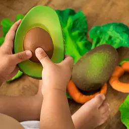 Прорізувач Oli&Carol Авокадо Арнольд зелений з коричневим (L-AVOCADO-UNIT) - мініатюра 3