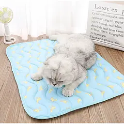Літня підстилка, що охолоджує Derby Ice Silk Summer Pet Cooling Mat Bananas 55х70 см - мініатюра 2