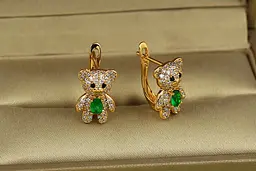 Сережки дитячі Xuping Jewelry ведмежата із зеленим камінчиком 1,4 см золотисті - мініатюра 3