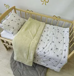 Теплий комплект в дитяче ліжечко з овчиною для новонароджених 2 предмети (ковдра, подушка) BST Чорний з білим