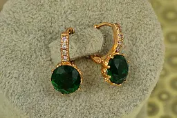 Серьги Xuping Jewelry с большим зеленым камнем и круглой застежкой 2 см золотистые - миниатюра 3