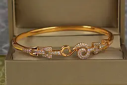Браслет бенгл Xuping Jewelry Трапеції з вензелем 60 мм 10 мм на руку від 17 см до 19 см золотистий