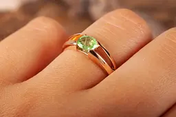 Каблучка з червоного золота з цаворитом 18 K-0213