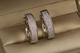 Сережки кільця Хuping Jewelry овальні з камінням три доріжки 2,2 см сріблясті - мініатюра 2