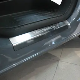 Накладки на пороги для Volkswagen Multivan T7 2021- Нержавіюча сталь із загином та Логотипом 2 шт (Premium P-VW62) - мініатюра 2