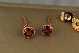 Сережки гвоздики Xuping Jewelry червоний фіаніт в обідку з точок 5 мм золотисті - мініатюра 2