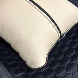 Подушка авто для Audi Кольоровий 3D Логотип Екошкіра Бежева 1 шт (Modena) - мініатюра 2