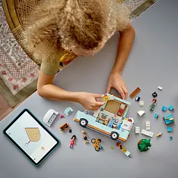 Конструктор LEGO Friends Пригоди на фургоні дружби 778 деталей (42663) - мініатюра 4