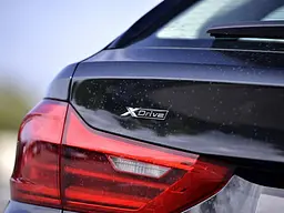 Емблема-напись X-Drive для BMW чорна глянцева 90х15 мм (новий тип) пластик (на скотчі) - мініатюра 2
