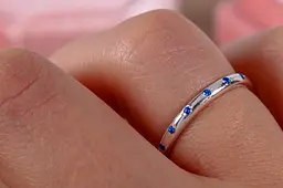 Каблучка з родієвого срібла з фіанітами 15 SK-0004