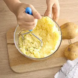 Товкачка картоплем'ялка для картоплі із пластиковою ручкою 22.5 см, Kitchen Master Блакитний 86711 - мініатюра 3