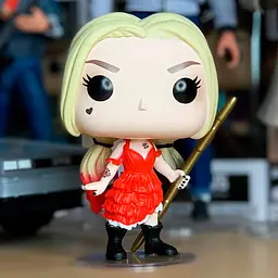 Ігрова фігурка Funko Pop Загін самогубців Гарлі Квінн у червоній сукні (56016) - мініатюра 3