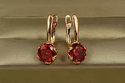 Сережки Xuping Jewelry велична простота з червоним каменем 2.3 см золотисті