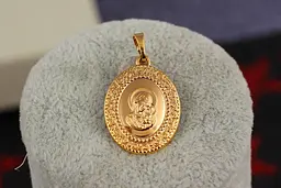 Ладанка Xuping Jewelry овальна Марія з немовлям 2.5 см золотиста