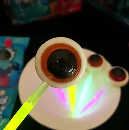Цукерка-льодяник SSNS Halloween Glow Bone Eye Lollipop Candy зі світловим ефектом 10г - мініатюра 9