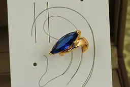 Сережки кафи Xuping Jewelry Синій маркіз на вушний хрящ 1,7 см золотисті