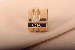 Каблучка з жовтого золота з фіанітами та емаллю 15.5 К-0352