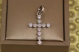 Хрестик Xuping Jewelry хрестик з крупними фіанітами в обідку і без 2,5 см сріблястий