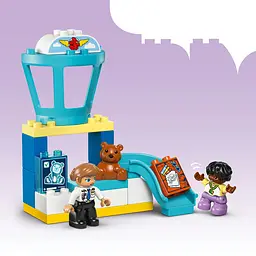 Конструктор LEGO DUPLO Town Уперше в аеропорту 23 деталі (10443) - мініатюра 18