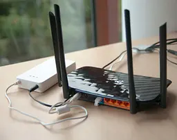 UPS ДБЖ безперебійне живлення для роутера/термінала ONU Voltronic BBU15DT 12V 1.5А 8000mAh - мініатюра 5