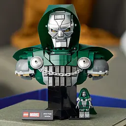 Конструктор LEGO Super Heroes Marvel Бюст Доктора Дума 379 ел. (76345) - мініатюра 8