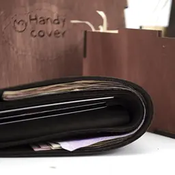 Подарунковий набір чоловічий Handycover №47 (коричневий) гаманець і обкладинка на паспорт) в коробці - мініатюра 9