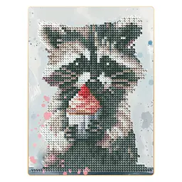 Алмазна мозаїка Єнот з капкейком DM3008 з мольбертом 17х22,5 см