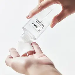 Зміцнювальний тонер з PHA-кислотою Skin Refining Mild PHA Toner Biodance 150 мл - мініатюра 2