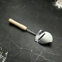 Ніж-лопатка для сиру з дерев'яною ручкою 26 см, Kitchen Master 85847 - мініатюра 2
